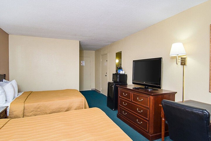 Room 10 of 20