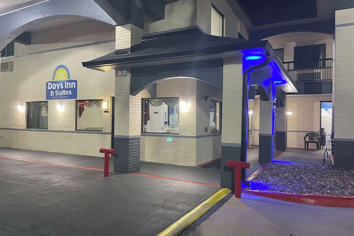 Days Inn by Wyndham Dickinson TX