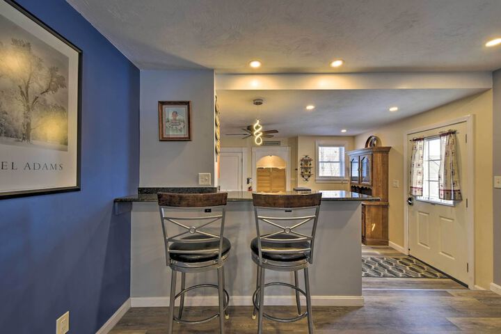 Cozy Getaway - 10 Miles to Mount Wachusett Skiing!