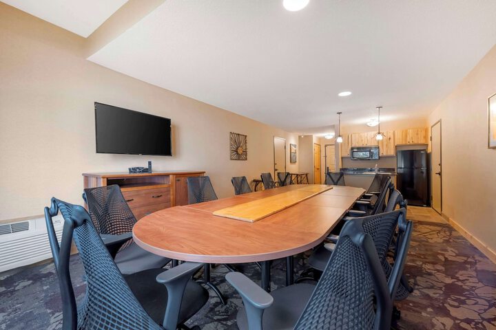 Best Western Premier The Lodge on Lake Detroit