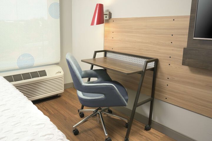 Room 6 of 27