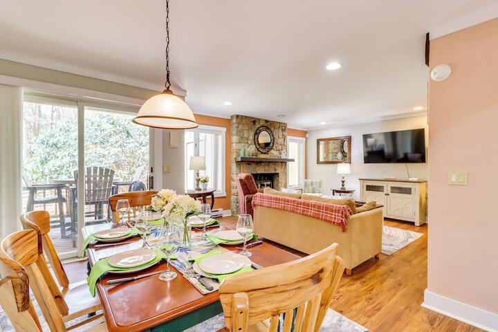 Hike Golf & Explore: Pocono Pines Townhome