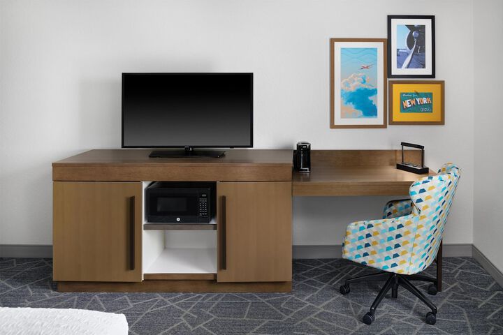 Hampton Inn & Suites Syracuse North Airport Area