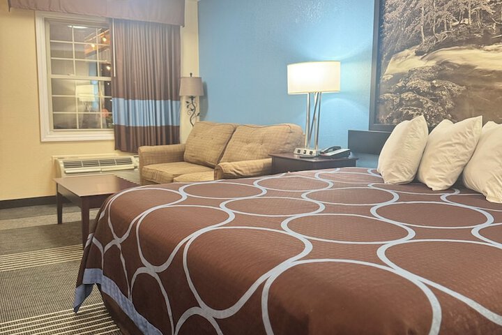 Super 8 by Wyndham Kingston