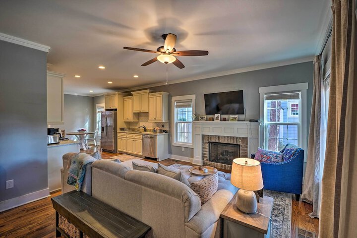 Cozy Southern Pines Retreat 1 Mi to Downtown!