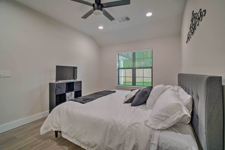Well-appointed Montgomery Home w / Fenced Yard