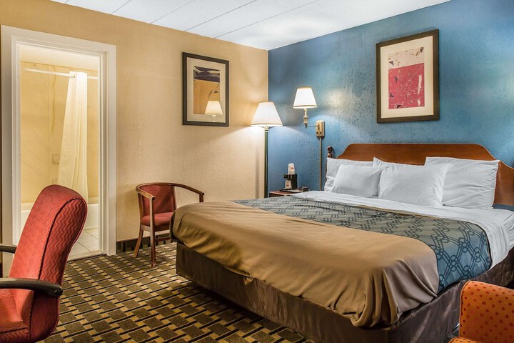 Room 8 of 19