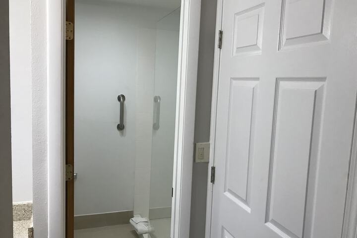 Room 17 of 32