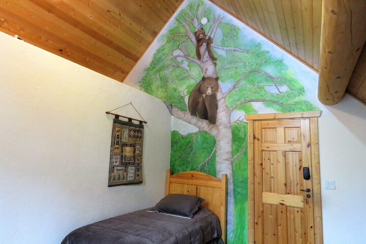 The Hideaway Lodge