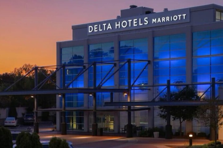 Delta Hotels by Marriott Milwaukee Northwest