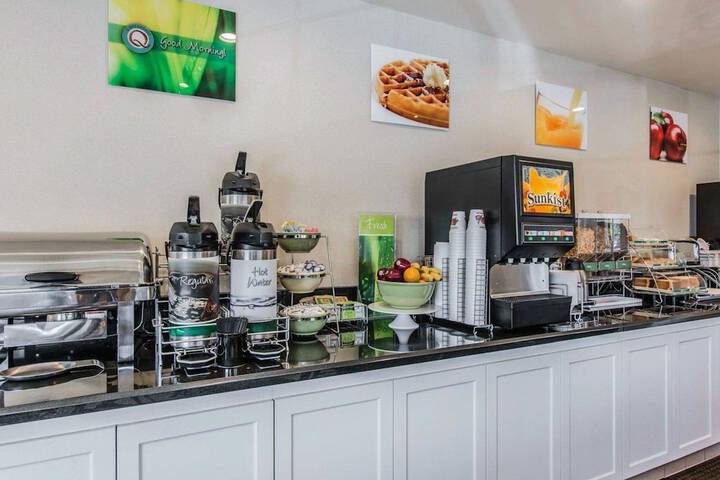 Breakfast/Coffee Service 25 of 30