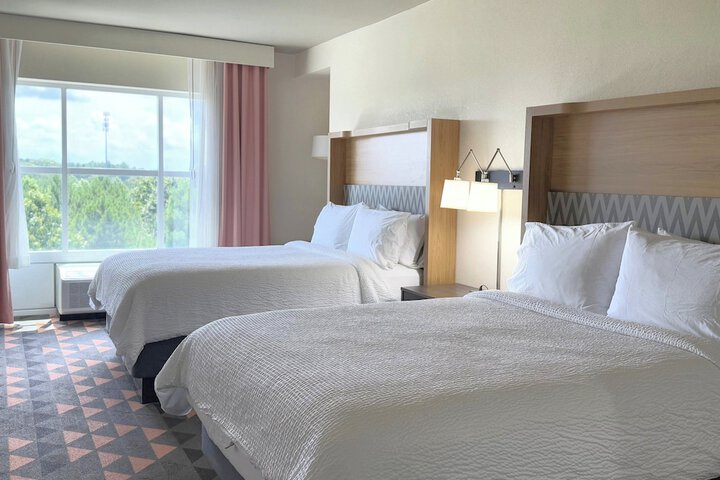 Holiday Inn & Suites Fayetteville W-Fort Bragg Area by IHG