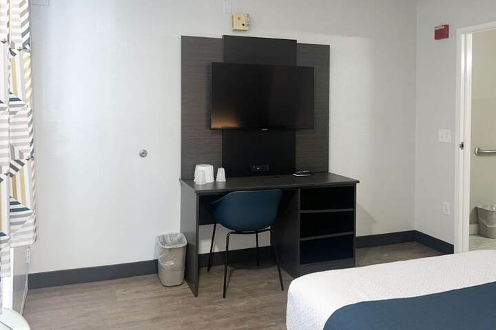Room 14 of 26