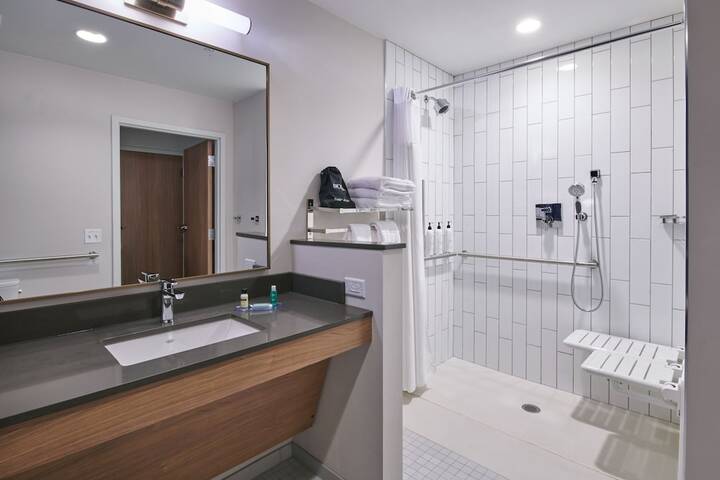 Room 20 of 38