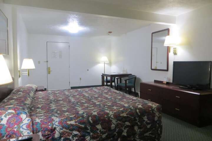 Room 25 of 33