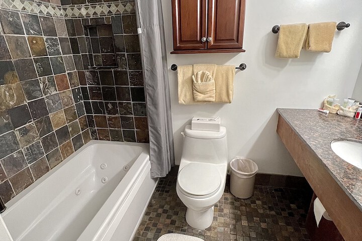 Room 122 of 191