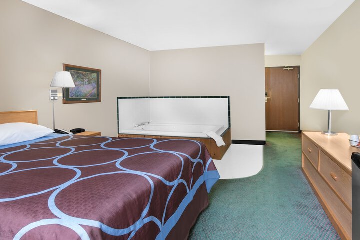 Room 4 of 15