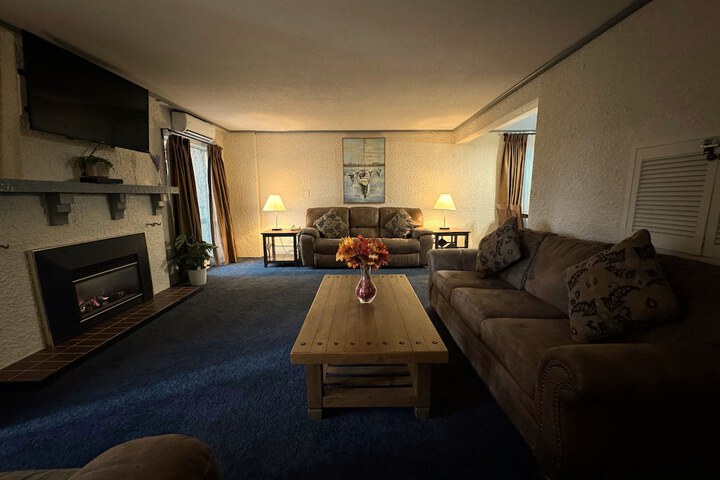 Divya Sutra Plaza and Conference Centre Vernon, BC