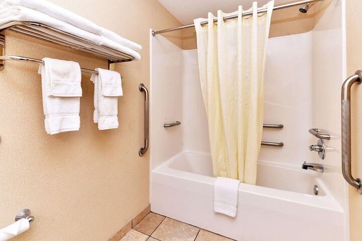 Executive Inn & Suites