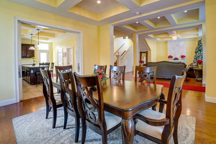 Inviting Connellsville Getaway w / Deck!