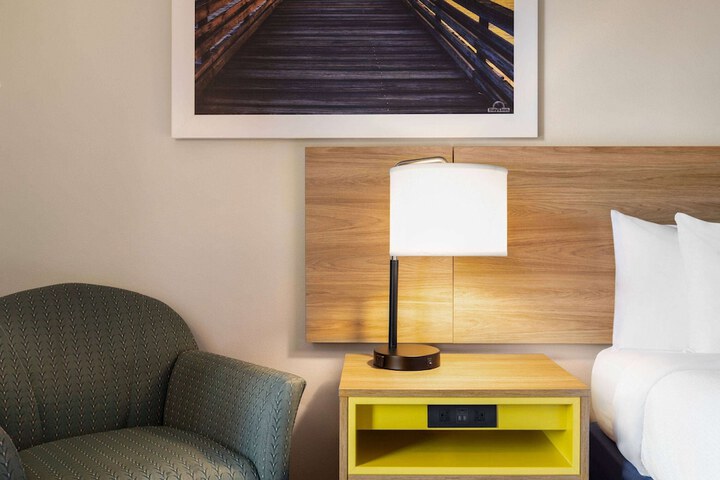 Days Inn by Wyndham Shallotte