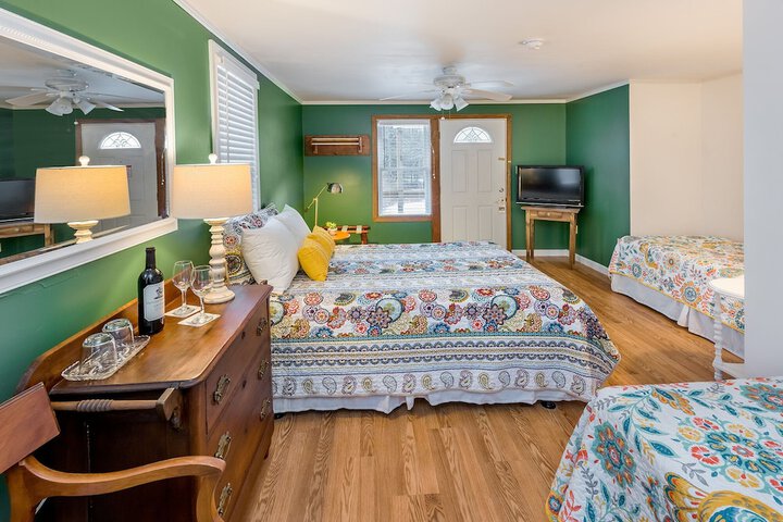 Room 9 of 103
