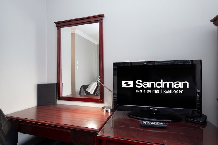Room 8 of 28