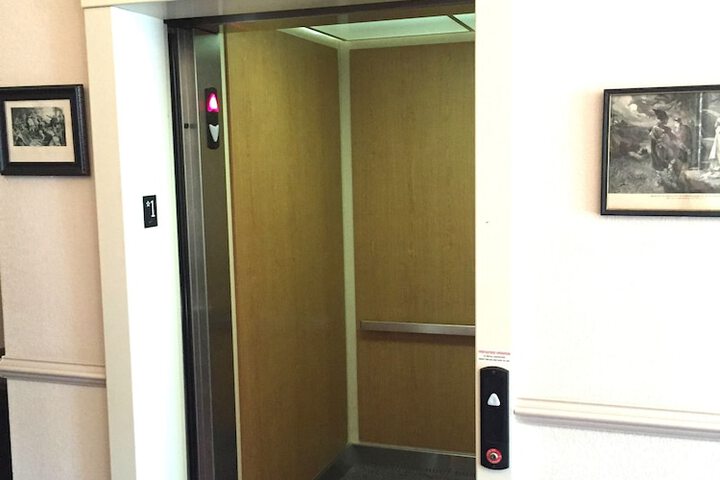 Hermann Crown Suites