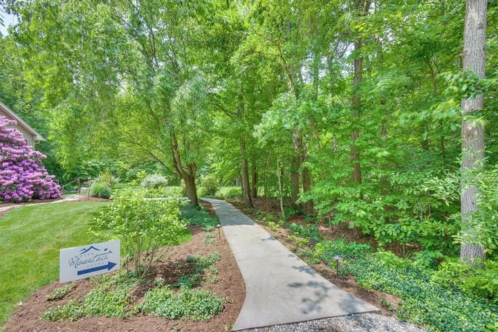 The Haven at Welsh Mountain Suites - Apt w / Patio!