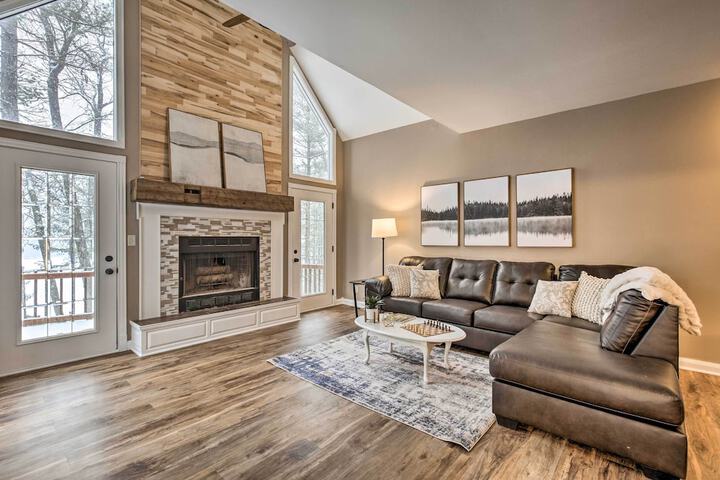 Lakefront Minocqua Getaway: Dock Game Room!