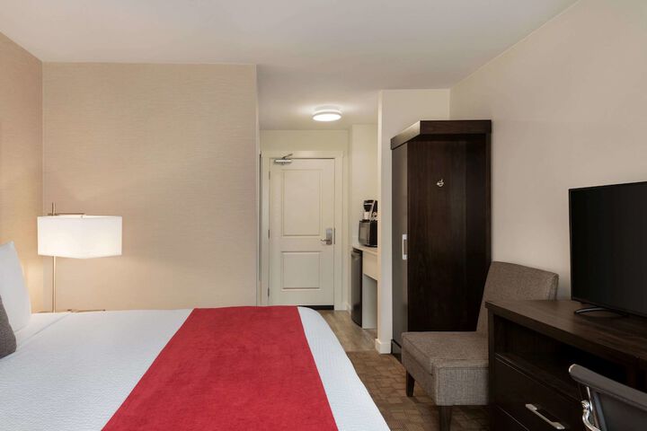 Room 14 of 30