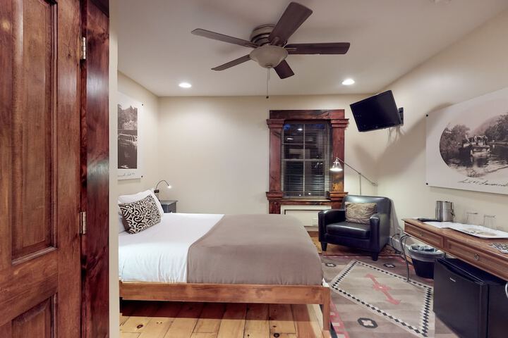 Room 11 of 26