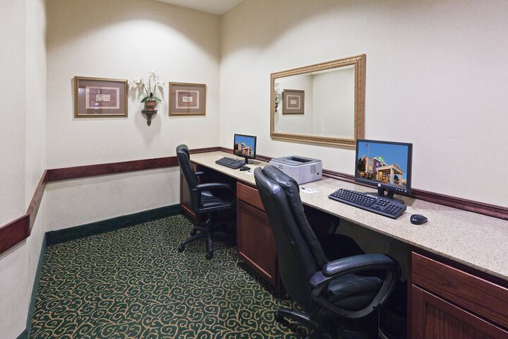 Holiday Inn Express & Suites by IHG