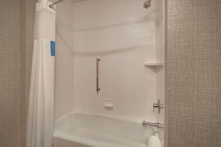 Room 32 of 50