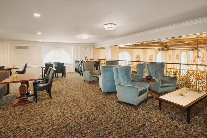 Lounge 91 of 102