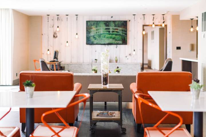 Whitney Peak Hotel Reno Tapestry Collection by Hilton