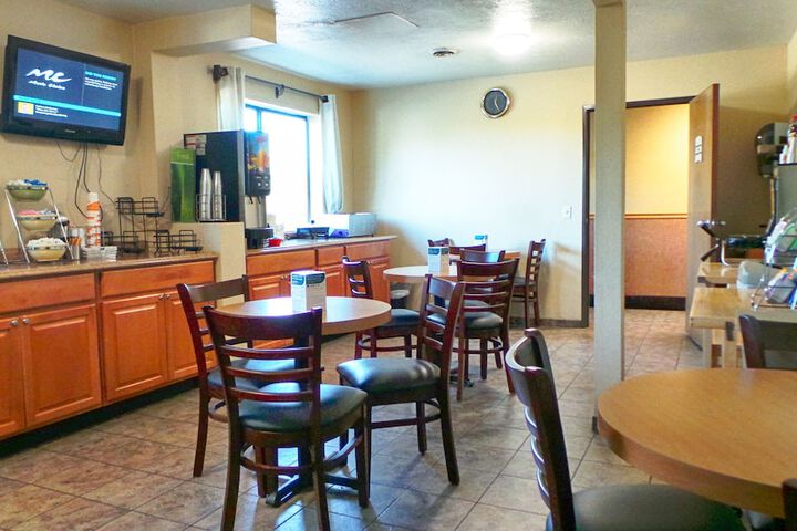 Dining 52 of 61