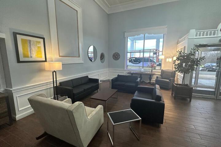 I65 studio suites
