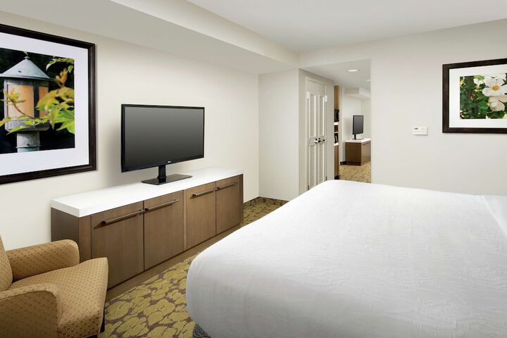 Room 17 of 33