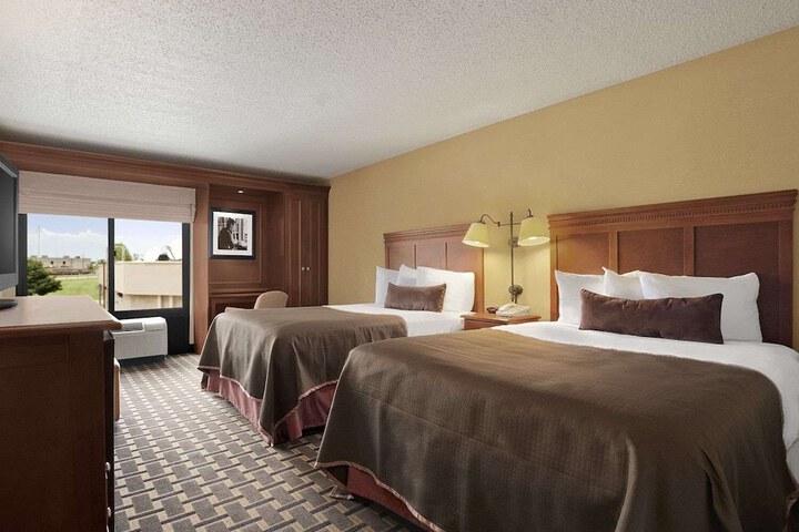 Room 9 of 28