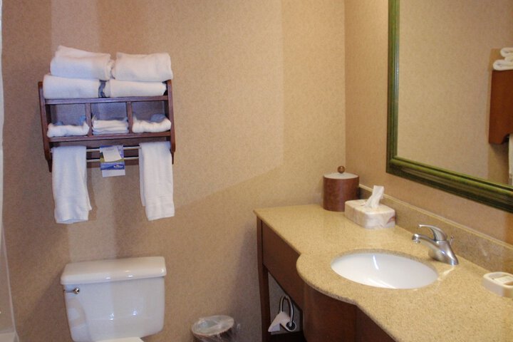 Room 17 of 28