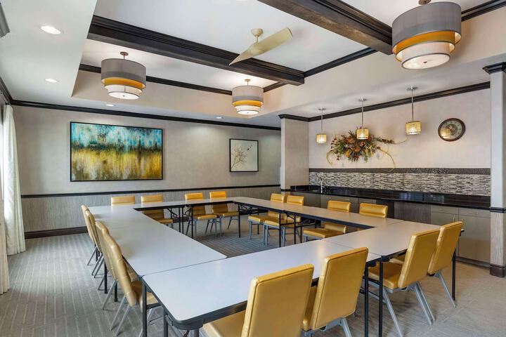Best Western Plus Emerald Inn & Suites