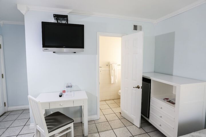 Room 64 of 102