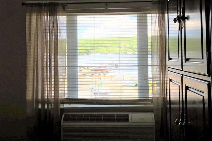 Room 7 of 28