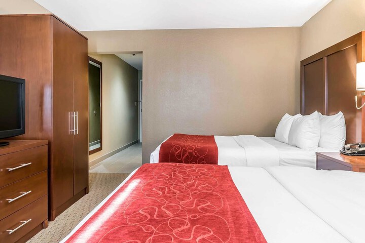 Room 33 of 48