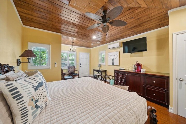 Seaglass Inn
