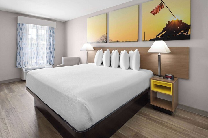 Room 8 of 30