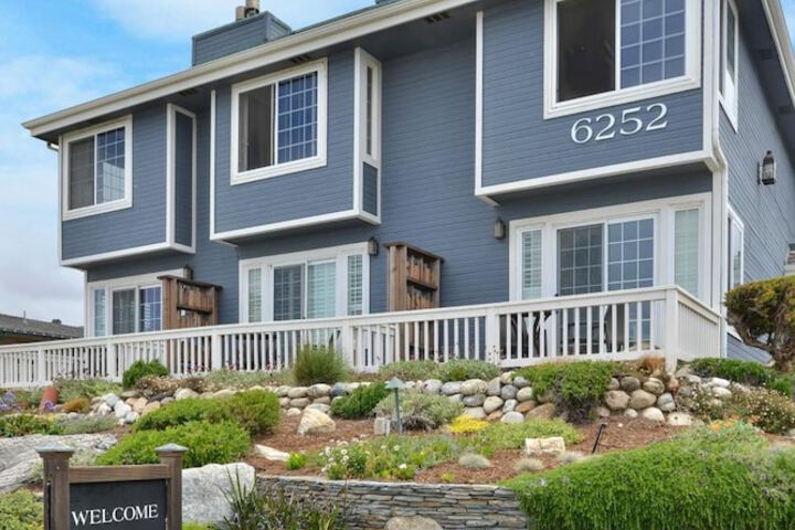 Sand Pebbles Inn