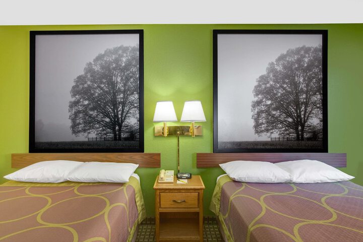 Room 5 of 16