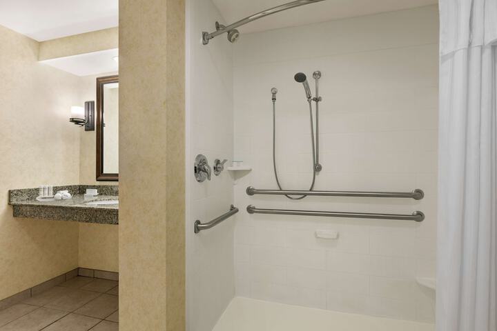 Homewood Suites by Hilton Syracuse / Liverpool